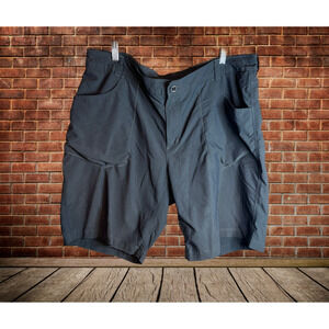 Columbia Sportswear Men's Gray‎ Shorts - Size 42W